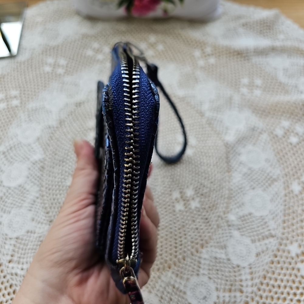 Metropolitan Mobility Wristlet Blue color - Picture 13 of 16